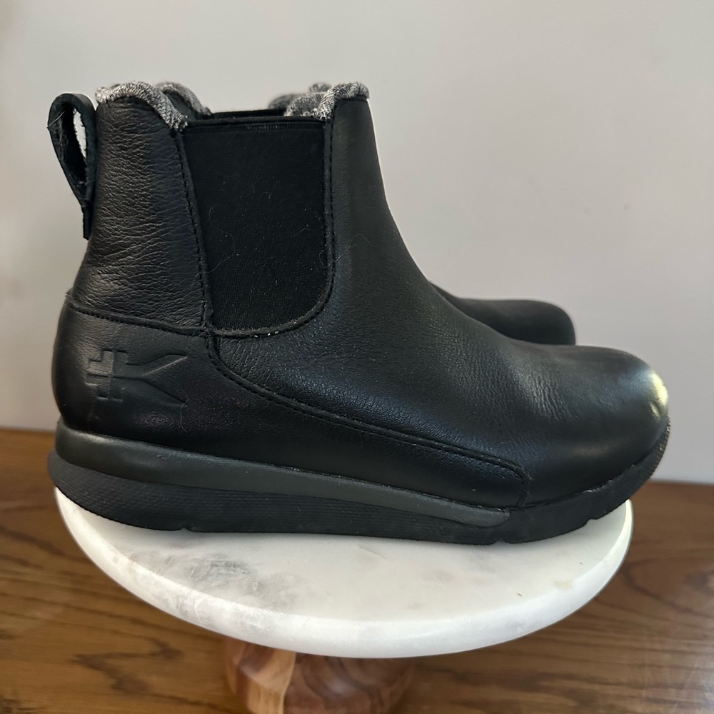 Kuru Black Leather Chelsea Boots